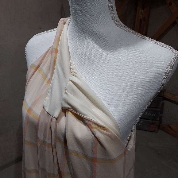 Womans flowing sleeveless top - Picture 7 of 11